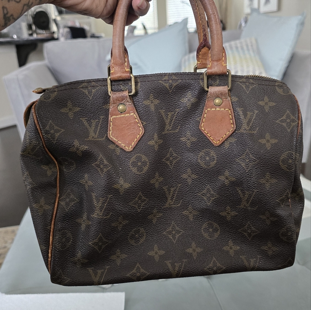 AUTHENTIC LV Speedy 30